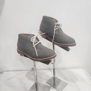 [R2] Brayden style boys  boot size 2, gray with red sole.